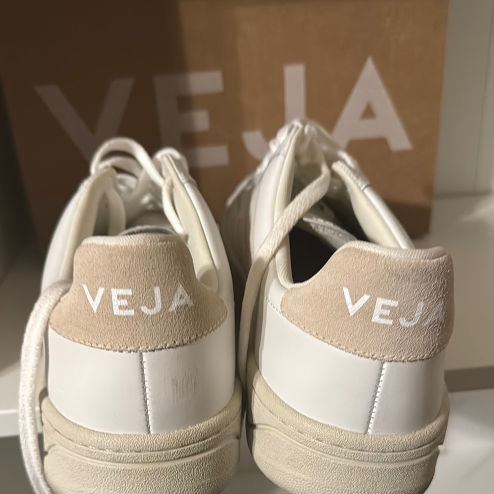 Veja Women's Sneakers in White and Cream